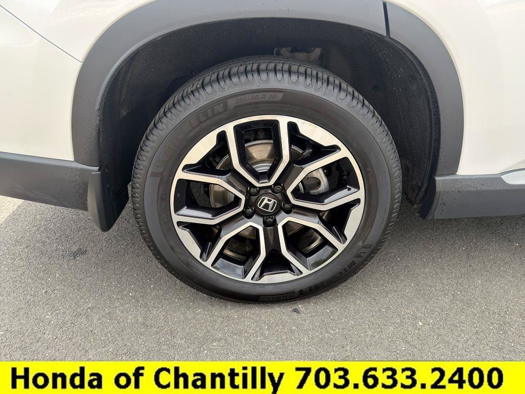 Certified 2025 Honda Pilot Touring image 32
