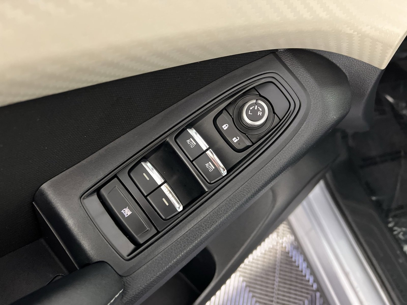 Used 2020 Subaru Ascent Premium w/ Convenience Package image 15