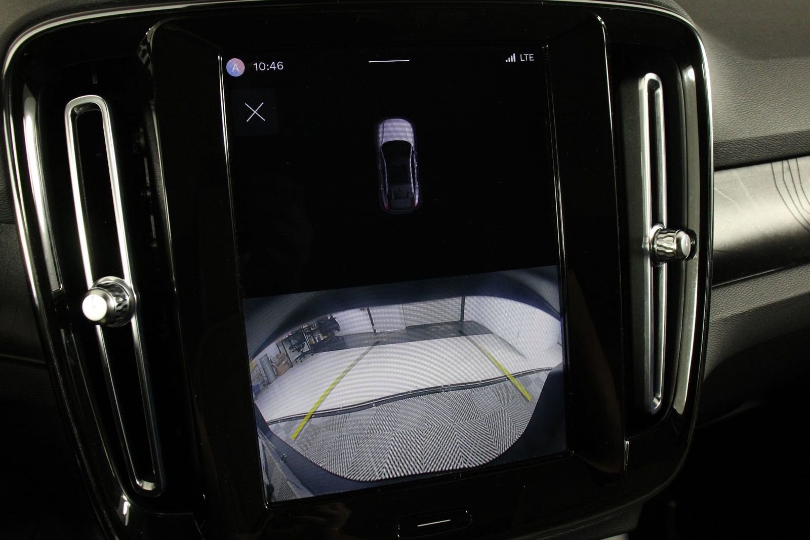 Used 2023 Volvo C40 P8 Recharge Ultimate image 13