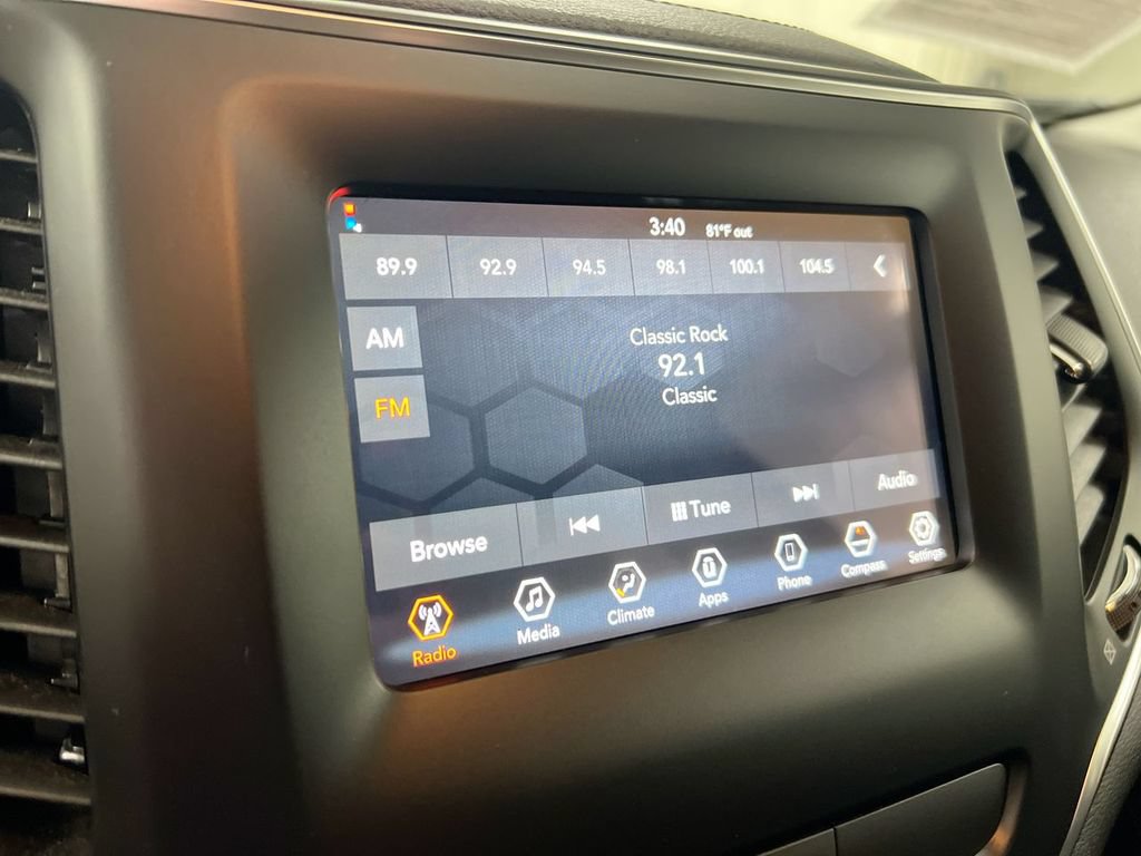 Used 2019 Jeep Cherokee Latitude w/ Popular Appearance Group AWD/4WD image 14