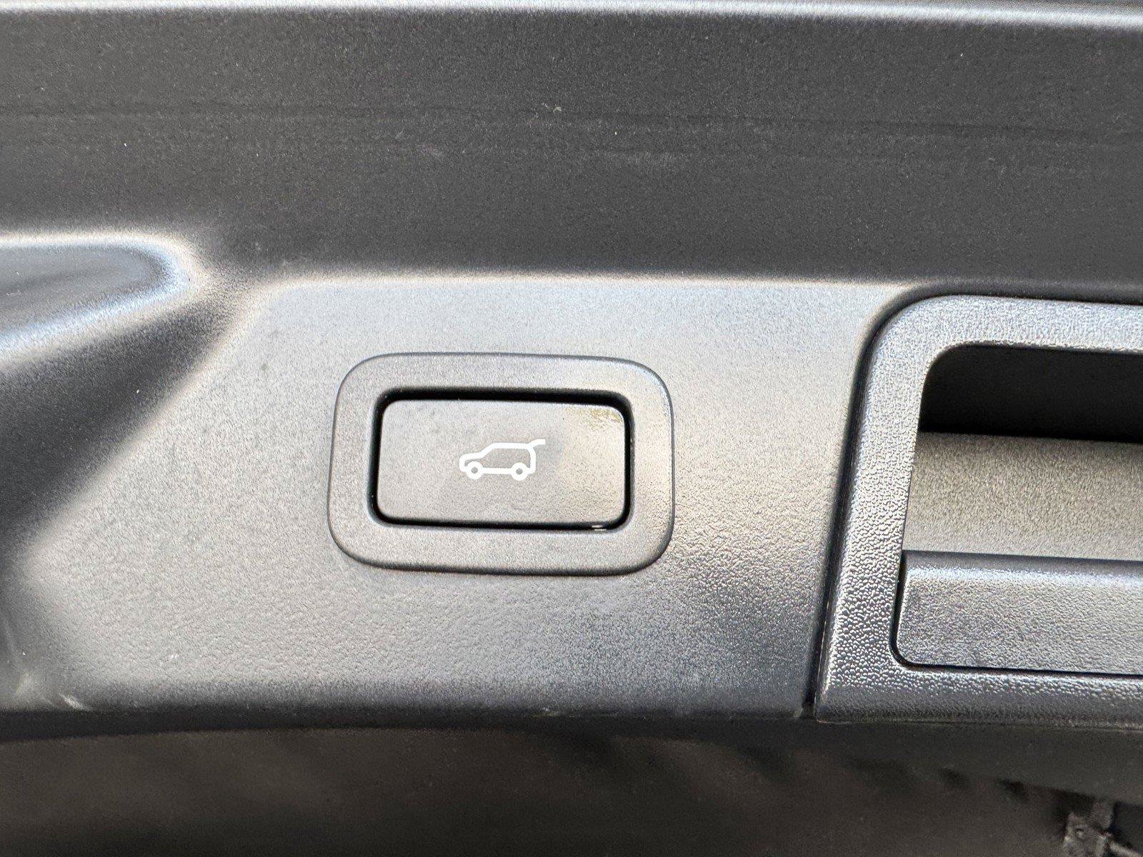 Used 2019 Land Rover Range Rover Velar R-Dynamic SE AWD/4WD image 39