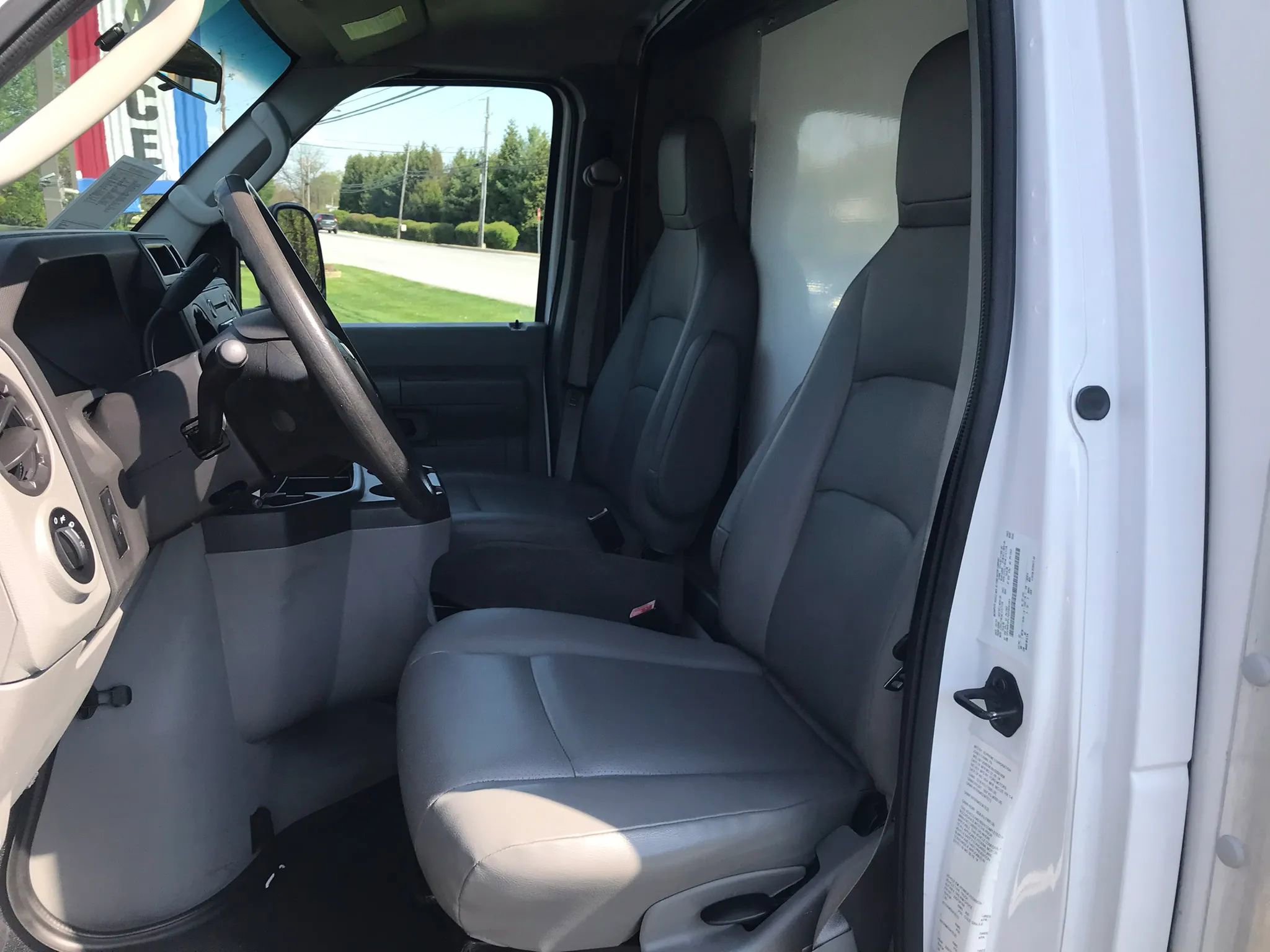 Used 2014 Ford E-350 and Econoline 350 Super Duty RWD image 2