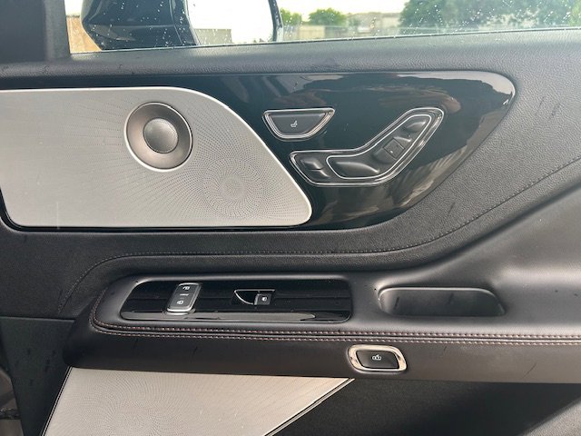 Used 2023 Lincoln Aviator Reserve w/ Equipment Group 201A image 18