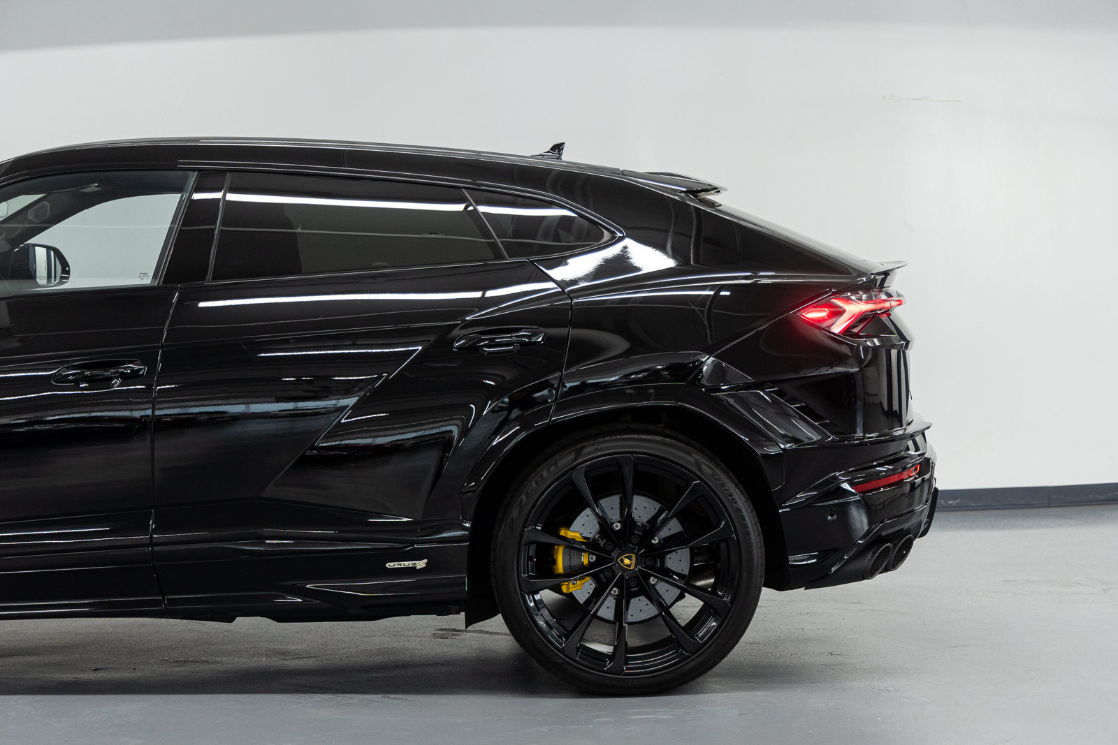 Used 2024 Lamborghini Urus S AWD/4WD image 17