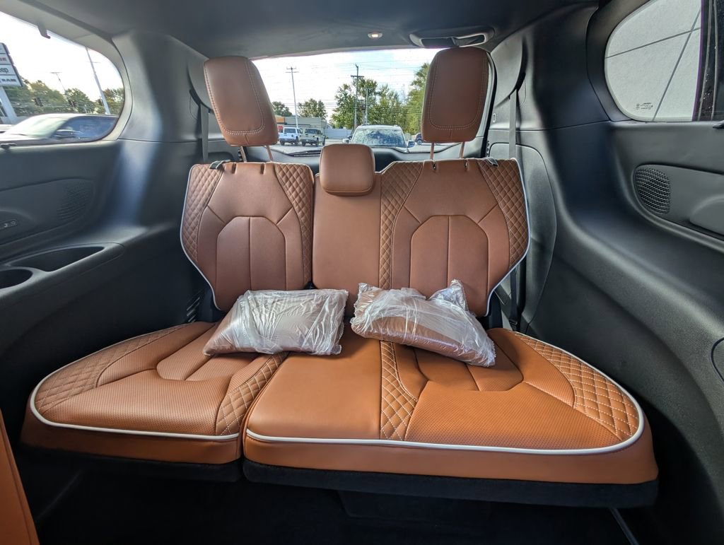 New 2026 Chrysler Pacifica Pinnacle w/ Trailer Tow Group image 18