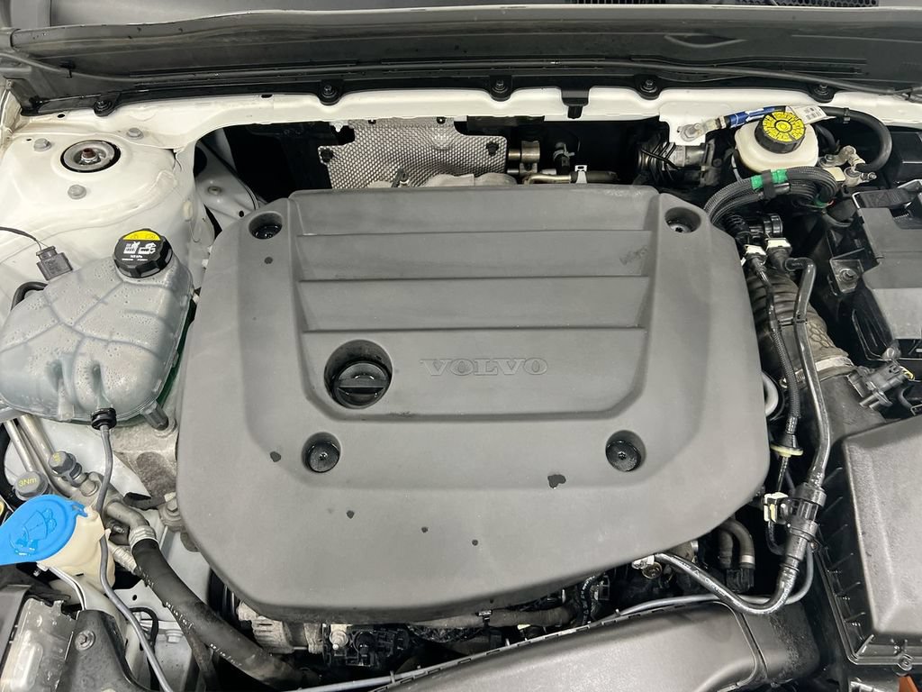 Used 2023 Volvo XC40 B4 Ultimate FWD image 25