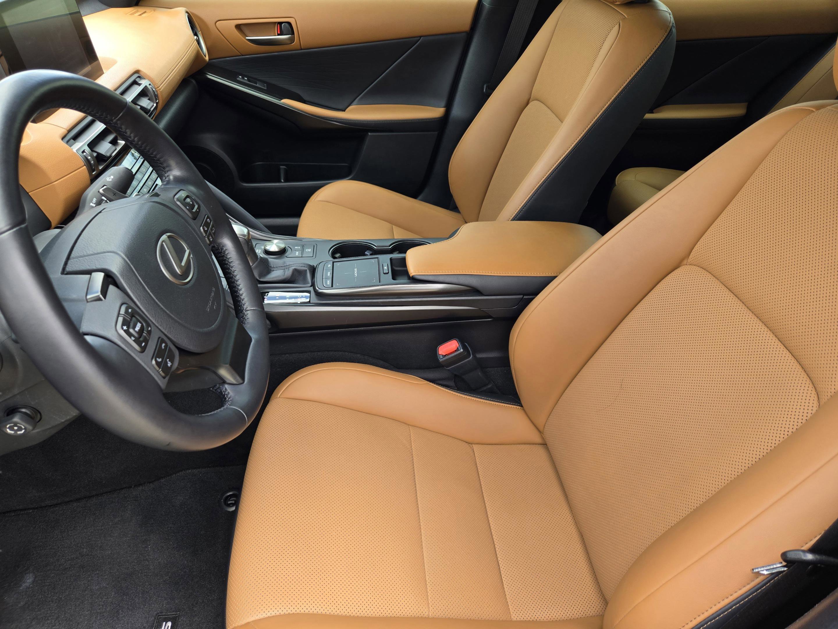 Used 2022 Lexus IS 300 w/ Premium Package image 10