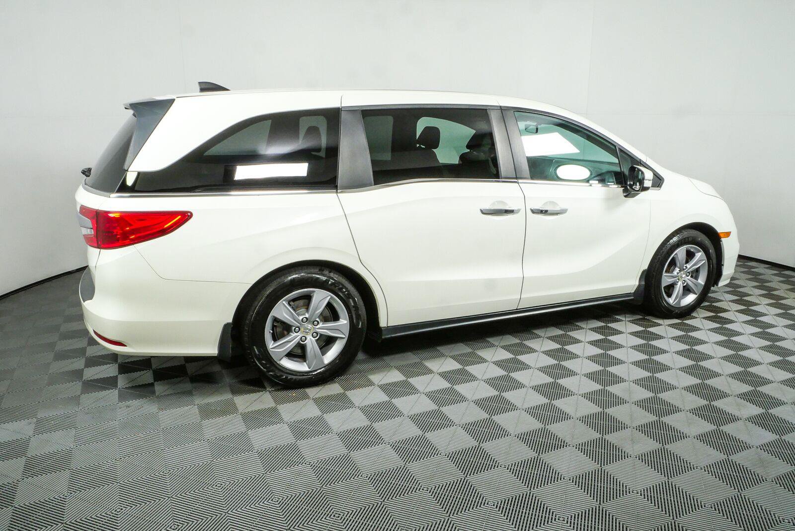 Used 2018 Honda Odyssey EX-L image 2