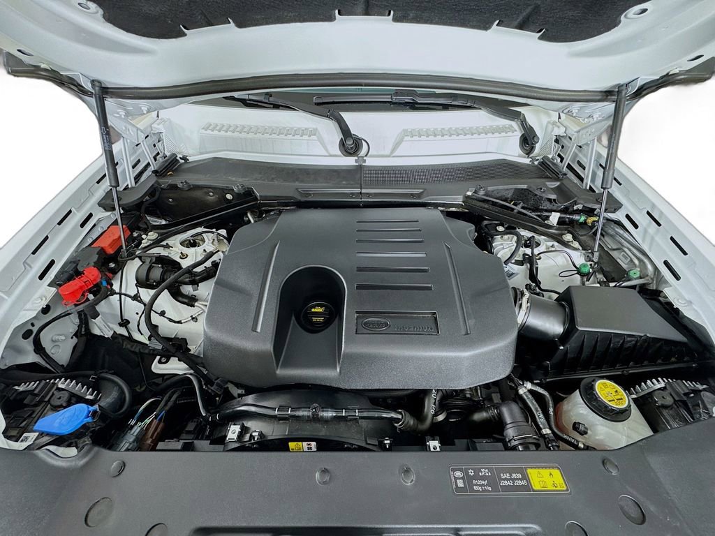 Used 2022 Land Rover Defender 90 X-Dynamic S AWD/4WD image 25