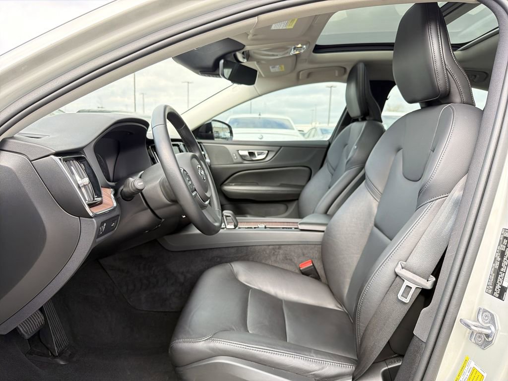 Used 2022 Volvo S60 B5 Momentum w/ Premium Package image 11