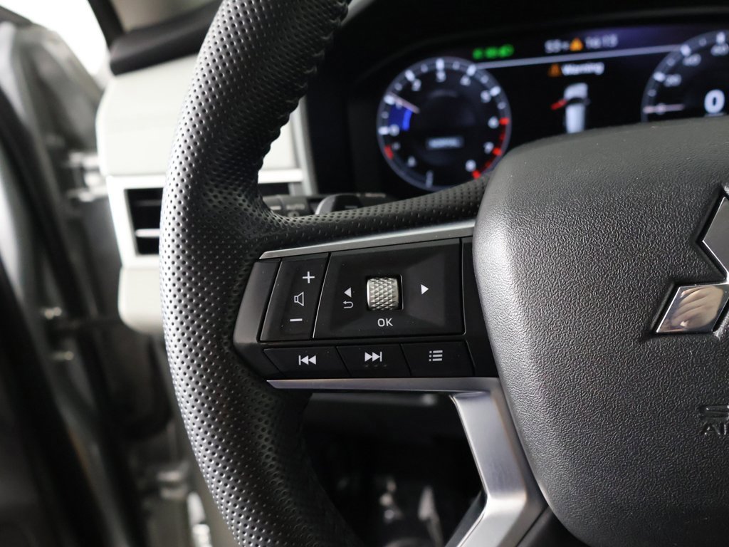 Used 2023 Mitsubishi Outlander SEL image 45