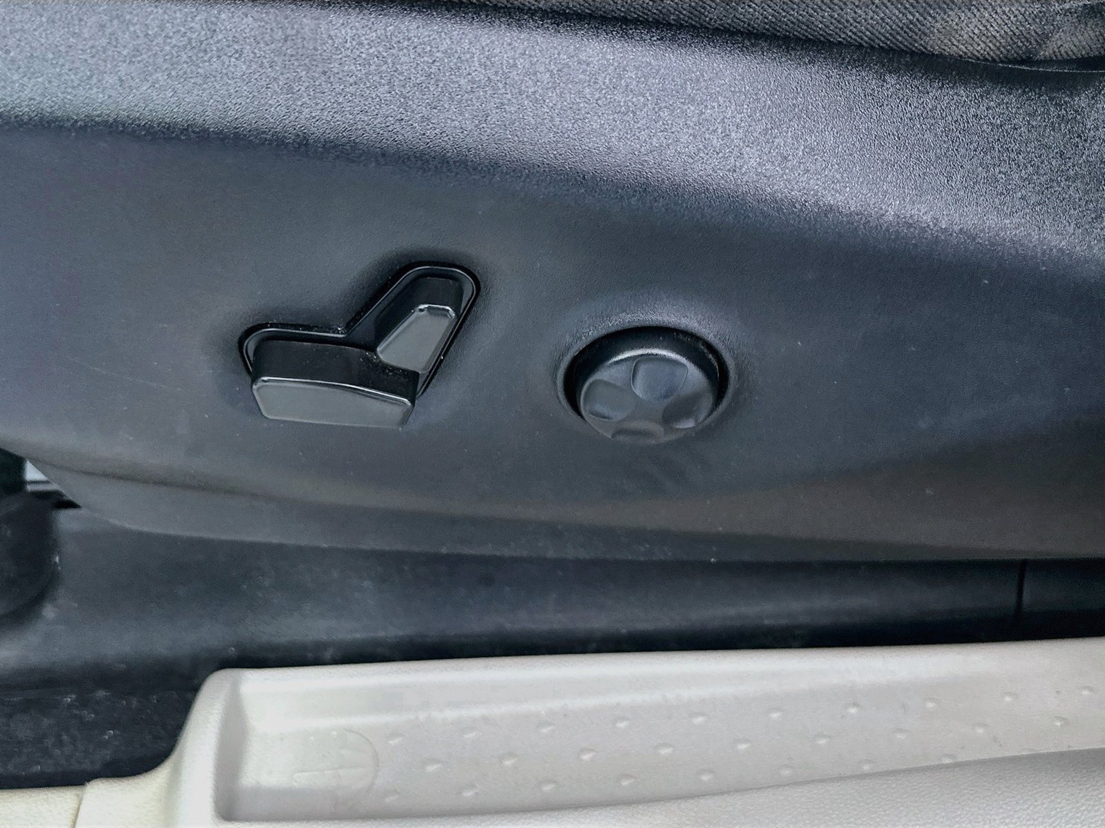 Used 2022 Chrysler Pacifica Touring-L FWD image 16