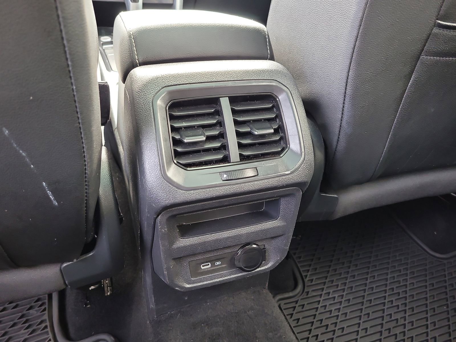 Used 2023 Volkswagen Tiguan SE R-Line image 15