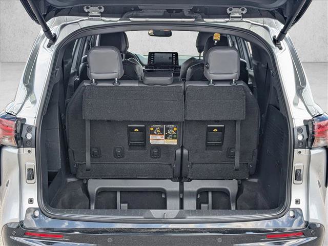 Used 2023 Toyota Sienna XSE w/ XSE Plus Package FWD image 6