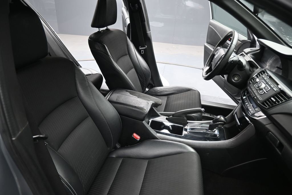 Used 2017 Honda Accord Sport image 24