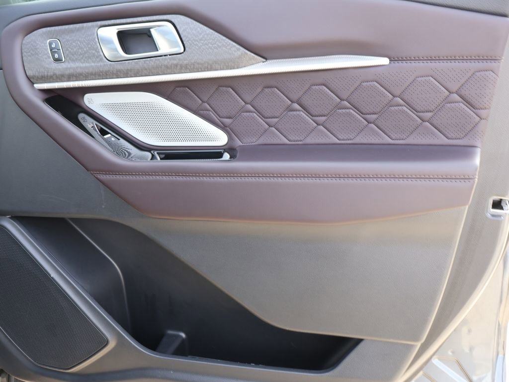 Certified 2025 Ford Explorer Platinum w/ LUX Leather Package image 9