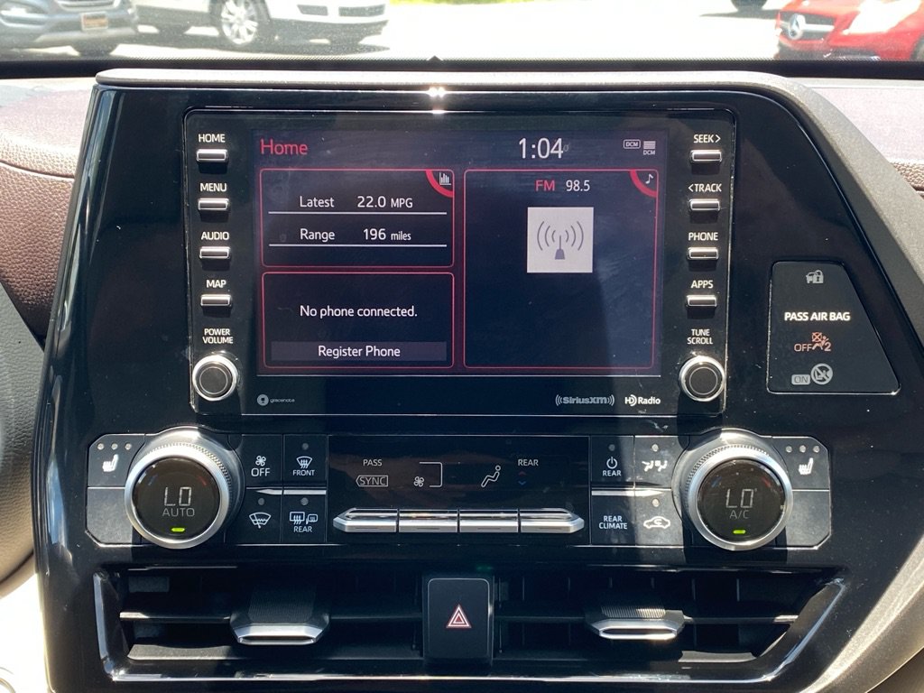 Used 2020 Toyota Highlander XLE FWD image 21