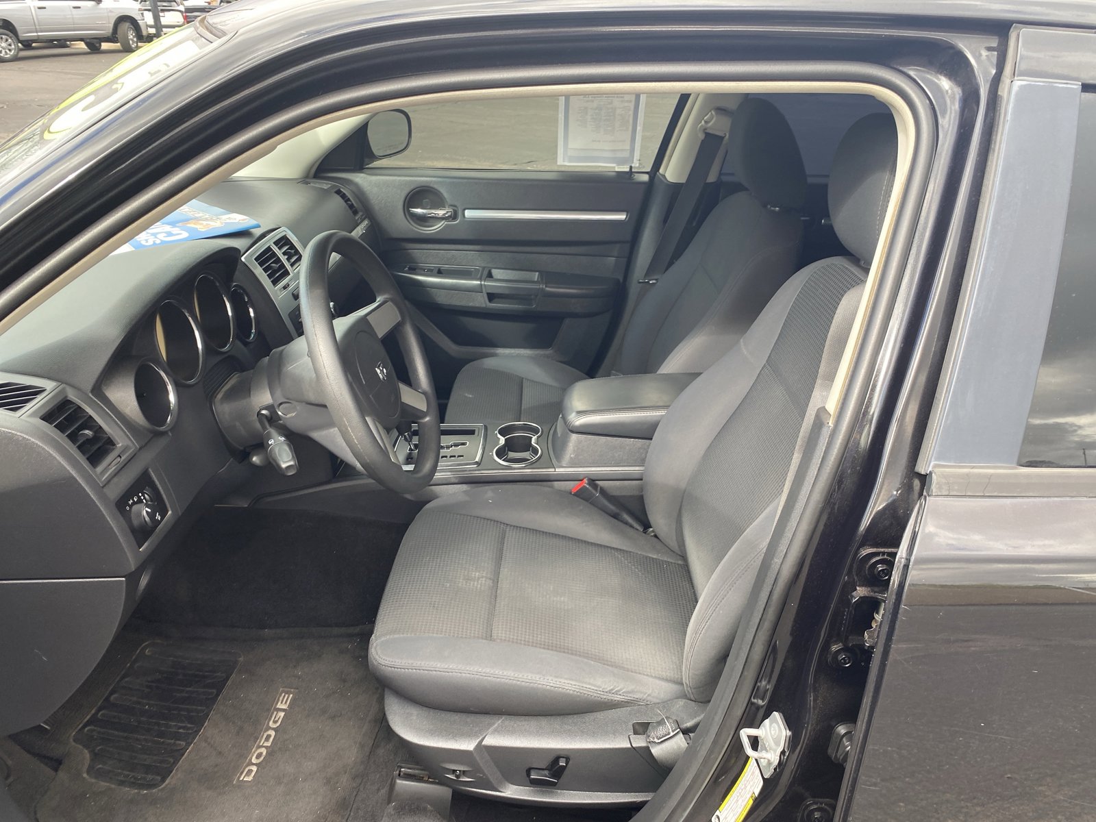 Used 2010 Dodge Charger SXT image 9