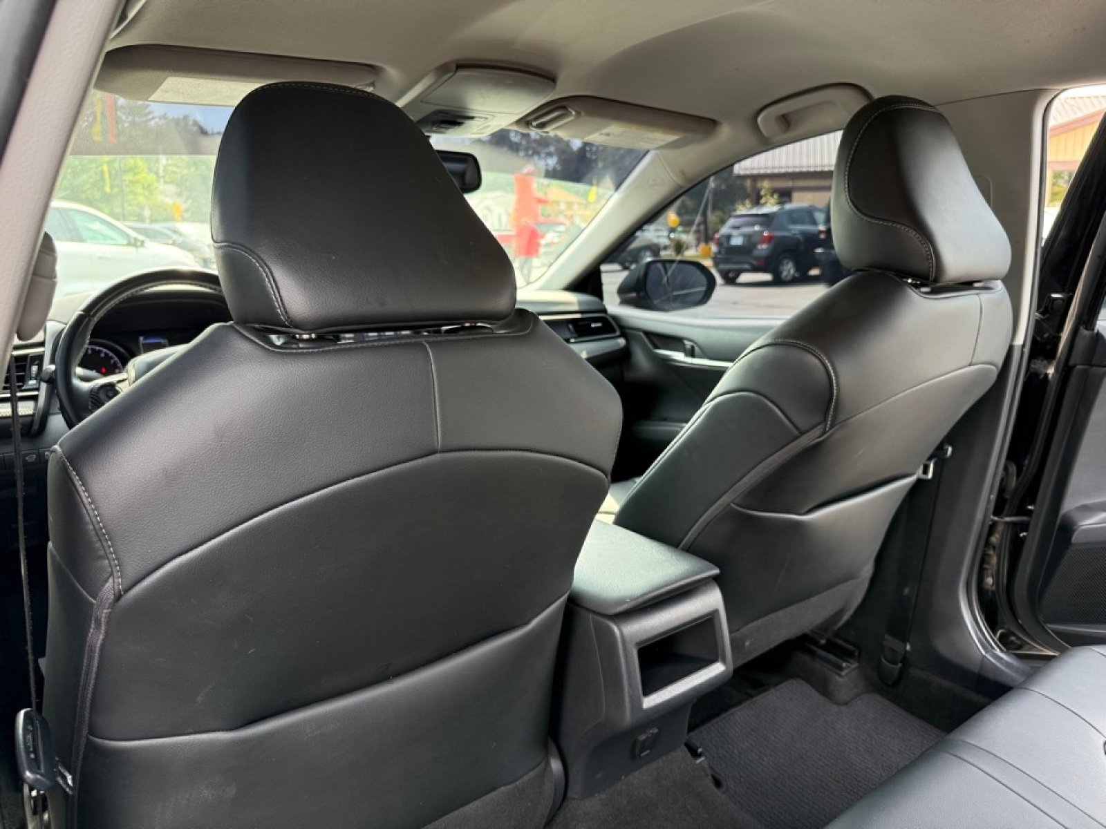 Used 2022 Toyota Camry SE w/ Convenience Package FWD image 29