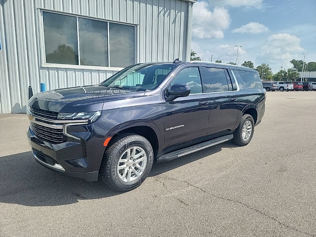 Used 2024 Chevrolet Suburban LT RWD image 1