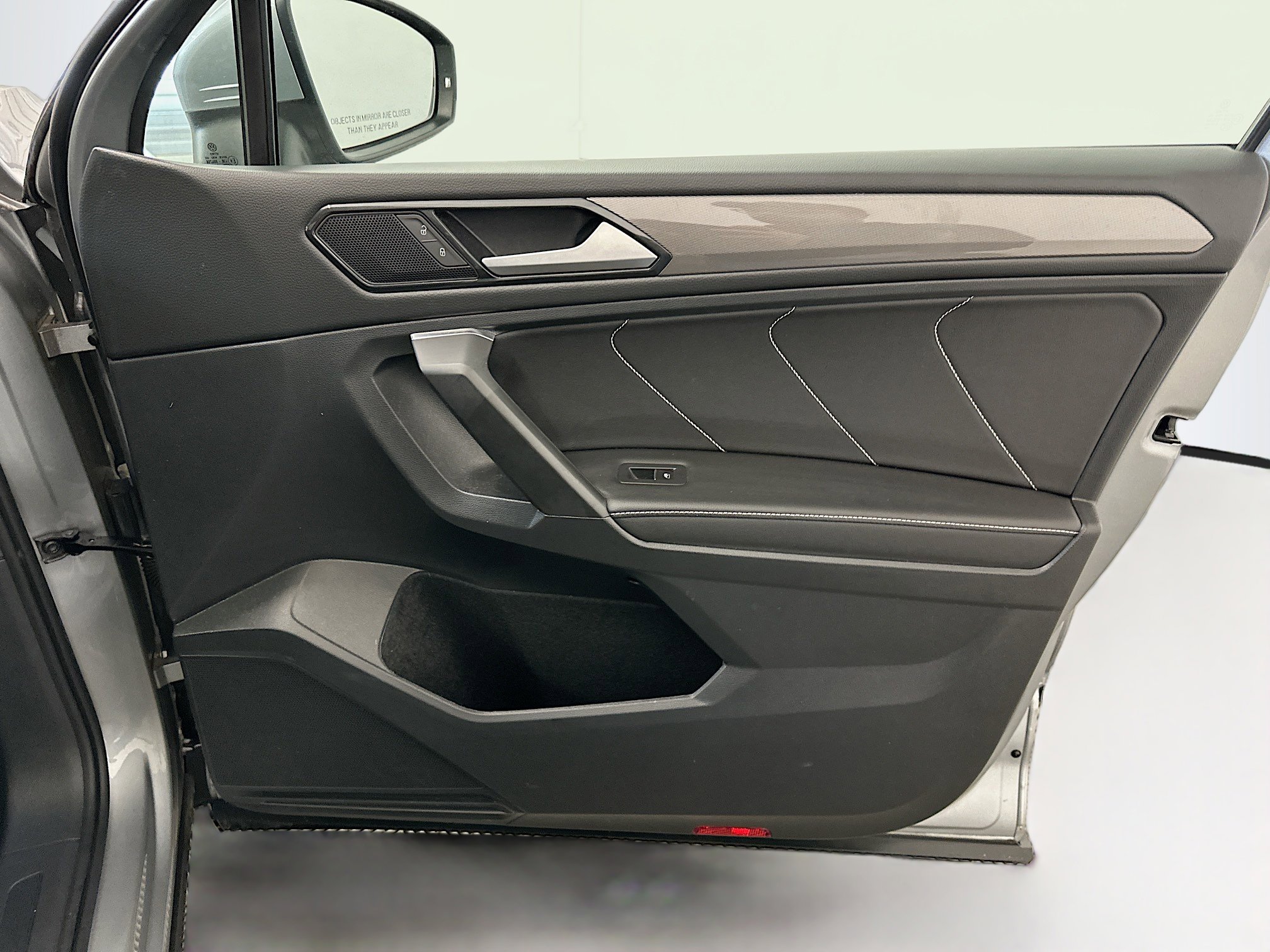 Used 2022 Volkswagen Tiguan SE image 33