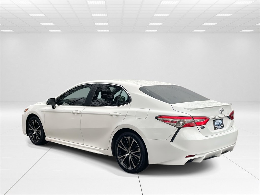 Used 2018 Toyota Camry SE image 4