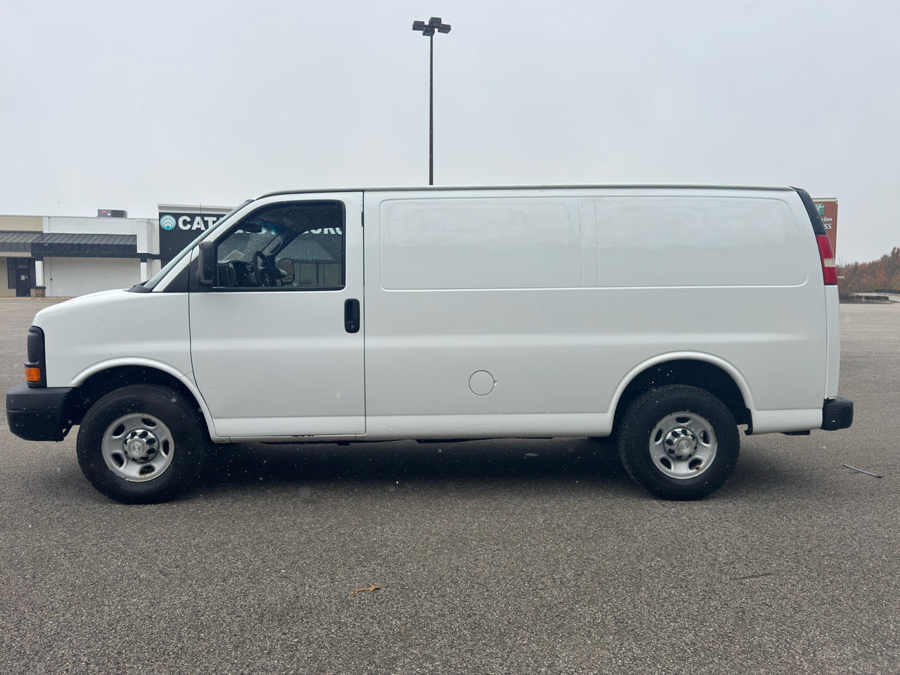 Used 2015 Chevrolet Express 3500 image 6