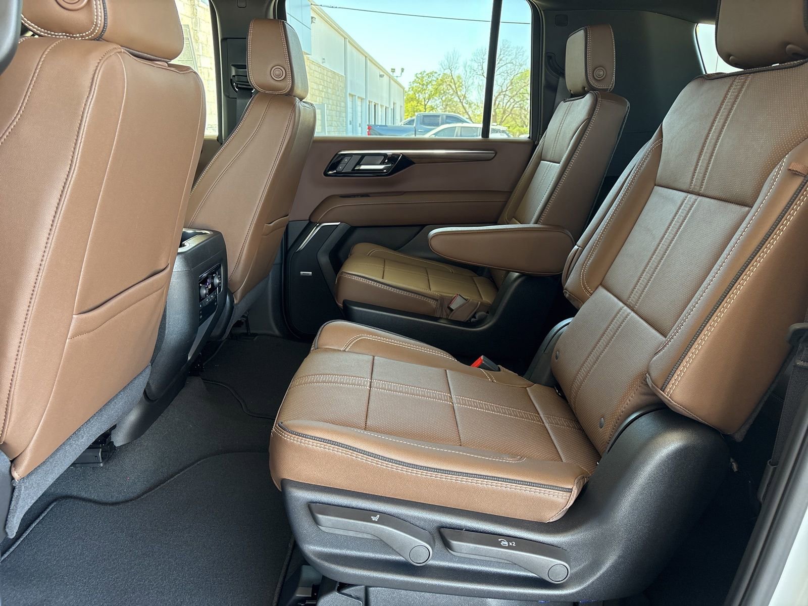 New 2026 Chevrolet Suburban High Country image 18