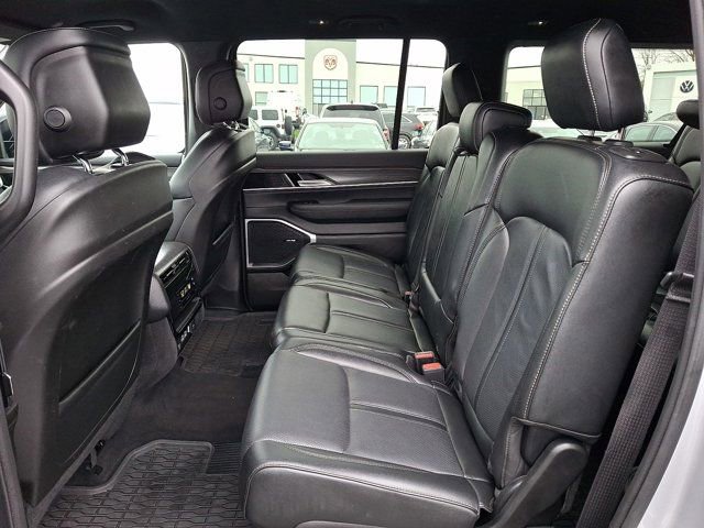 Certified 2024 Jeep Wagoneer L Series II w/ Flexible Seating Group image 13