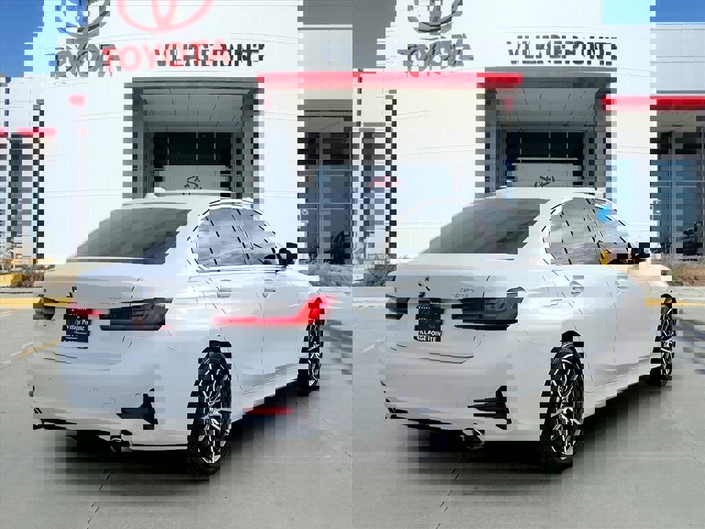 Used 2021 BMW 330i xDrive Sedan w/ Premium Package image 5