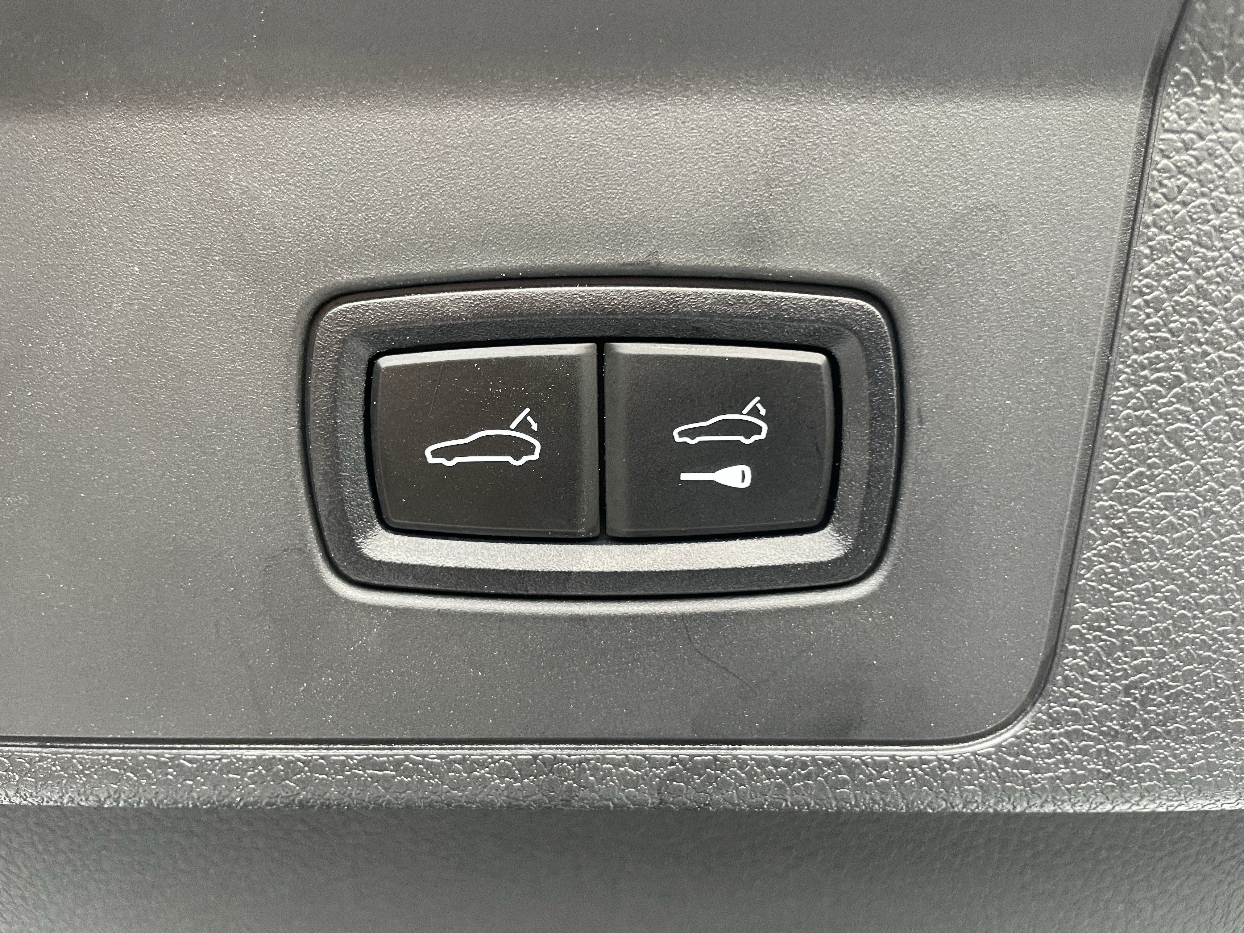 Used 2024 Porsche Panamera 4 AWD/4WD image 37