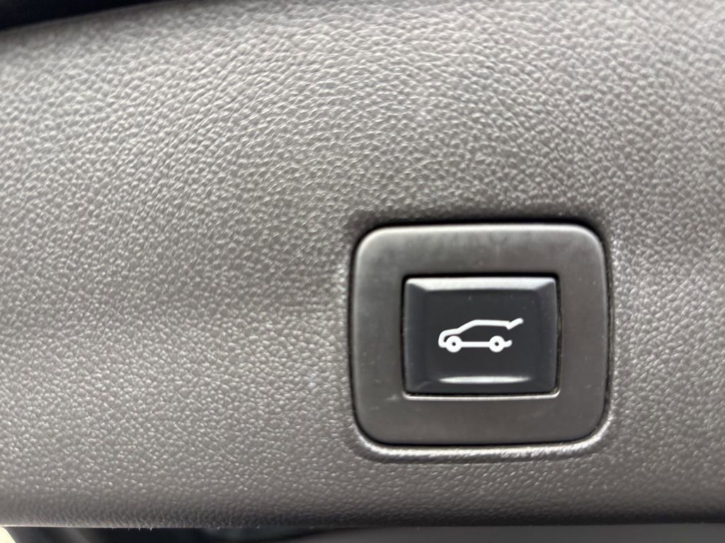 Used 2022 Chevrolet TrailBlazer RS w/ Sun and Liftgate Package image 16