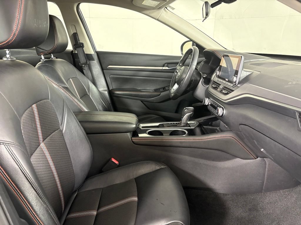 Used 2024 Nissan Altima 2.5 SR FWD image 14