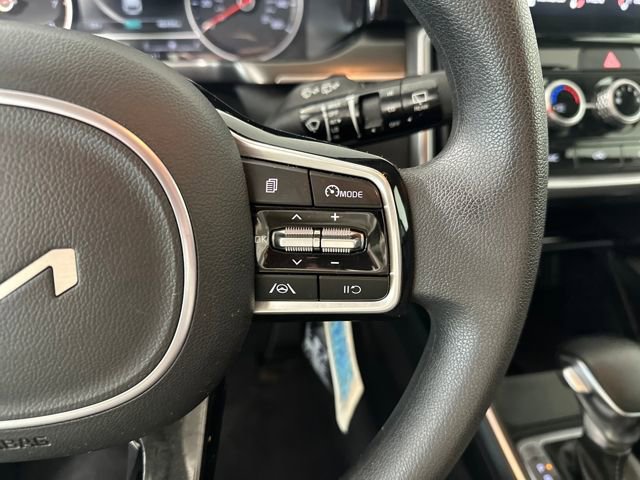 Used 2023 Kia Sorento LX image 16