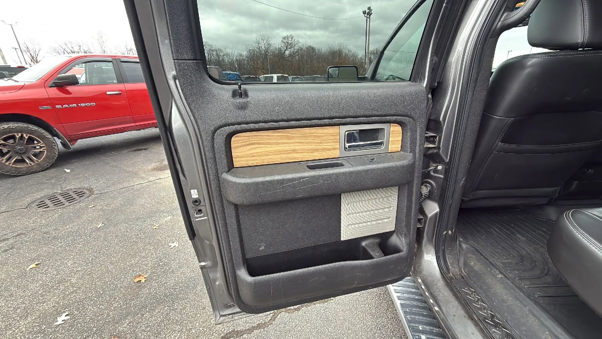 Used 2011 Ford F150 Lariat w/ Lariat Chrome Pkg image 11