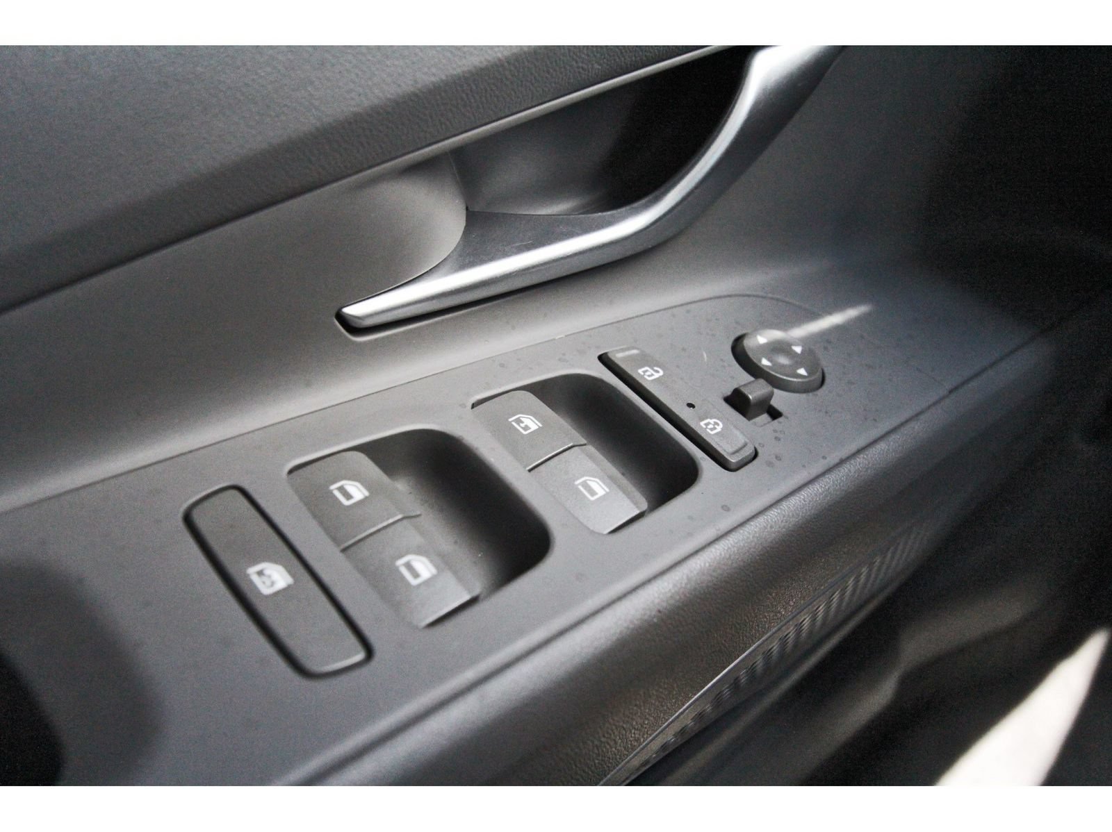 Used 2023 Hyundai Elantra SE FWD image 19