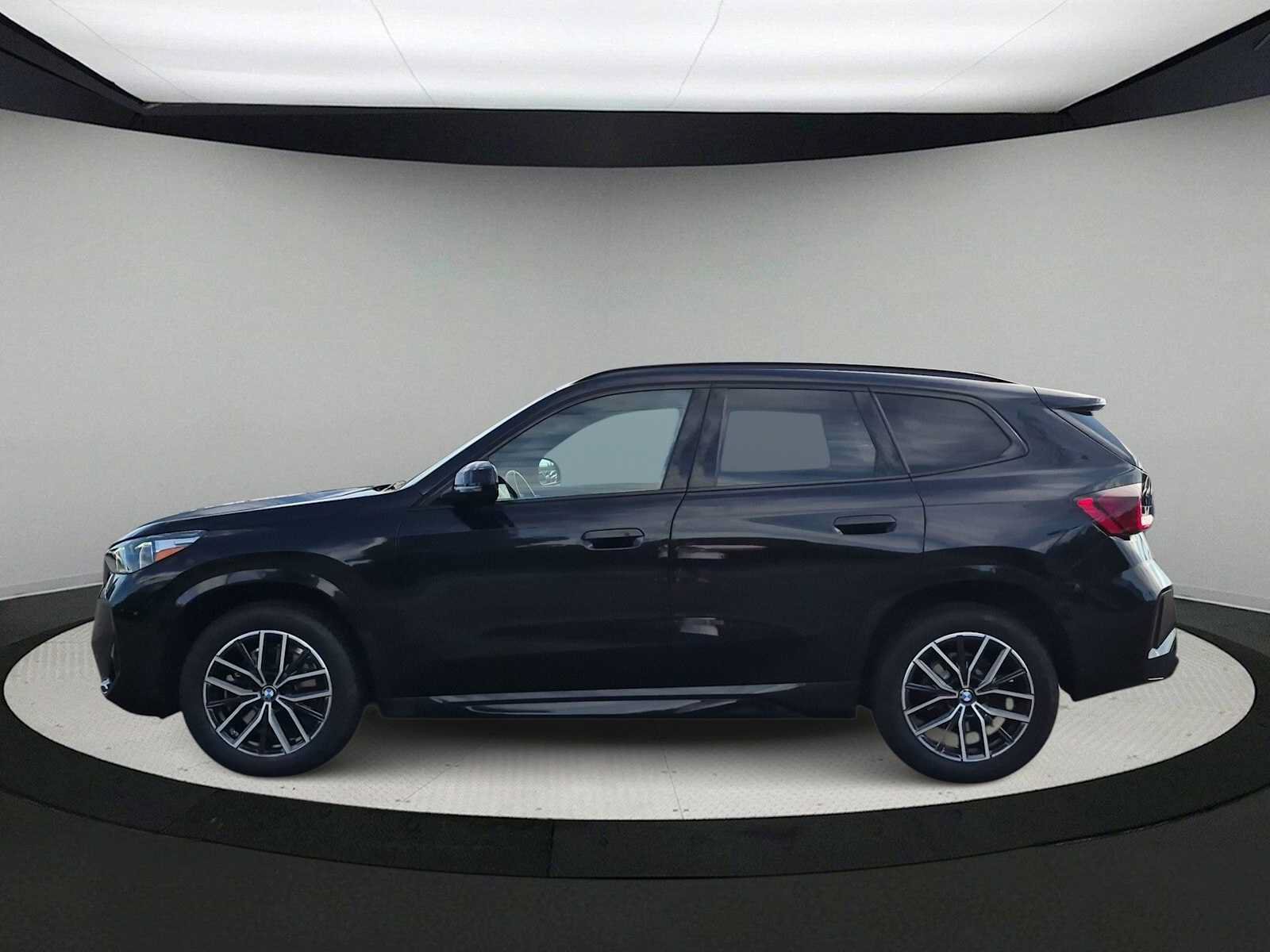 Used 2023 BMW X1 xDrive28i w/ Premium Package AWD/4WD image 5
