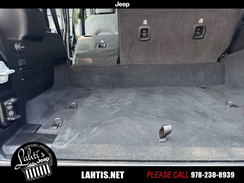 Used 2024 Jeep Wrangler Unlimited w/ Convenience Group image 17