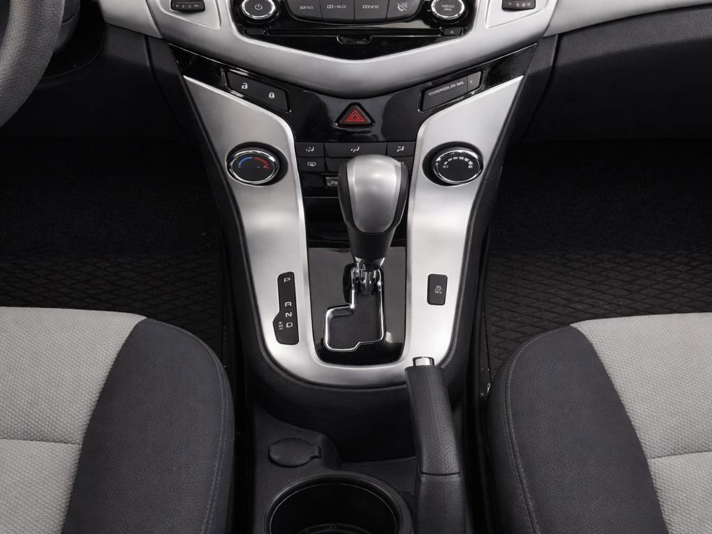 Used 2013 Chevrolet Cruze LS FWD image 18