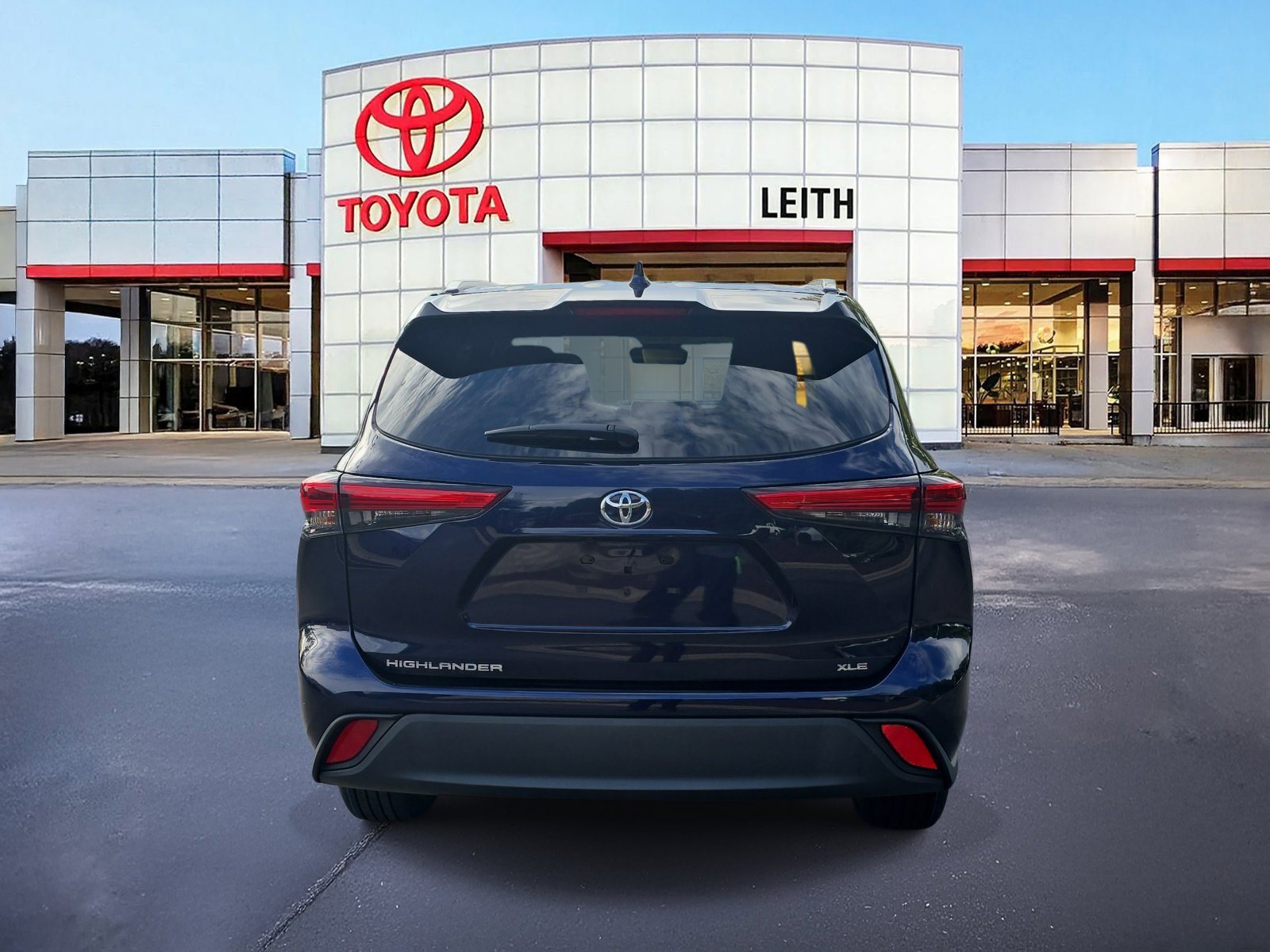 Used 2023 Toyota Highlander XLE image 6