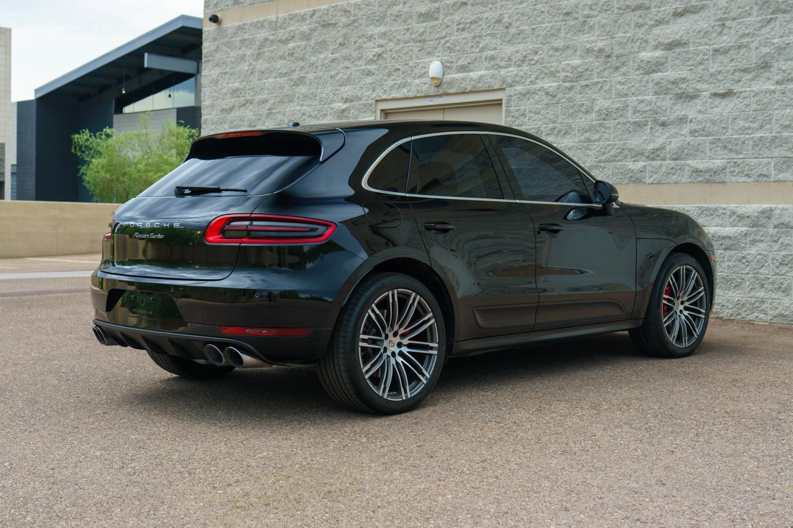 Used 2015 Porsche Macan Turbo AWD/4WD image 7