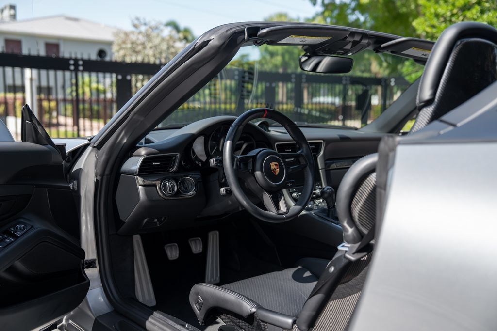 Used 2019 Porsche 911 Speedster RWD image 15