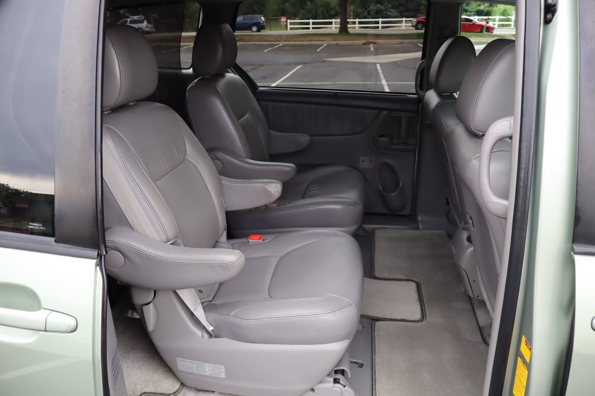 Used 2009 Toyota Sienna XLE FWD image 23