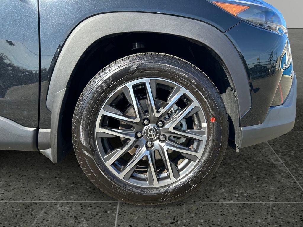 Used 2026 Toyota Corolla Cross XLE w/ Convenience Package image 9