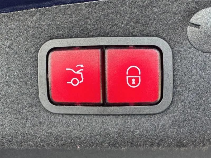 Used 2021 Mercedes-Benz C 300 Sedan image 42