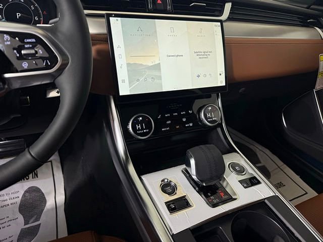 New 2024 Jaguar XF R-Dynamic SE image 35