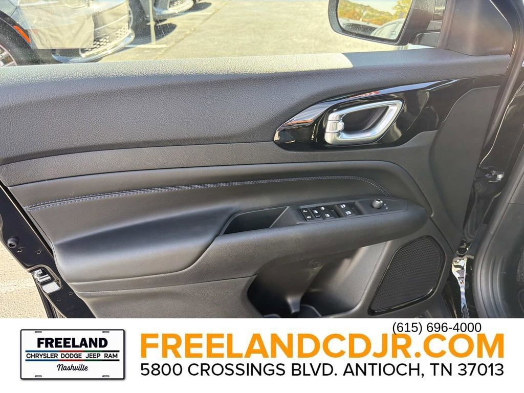 New 2026 Jeep Compass Latitude image 19