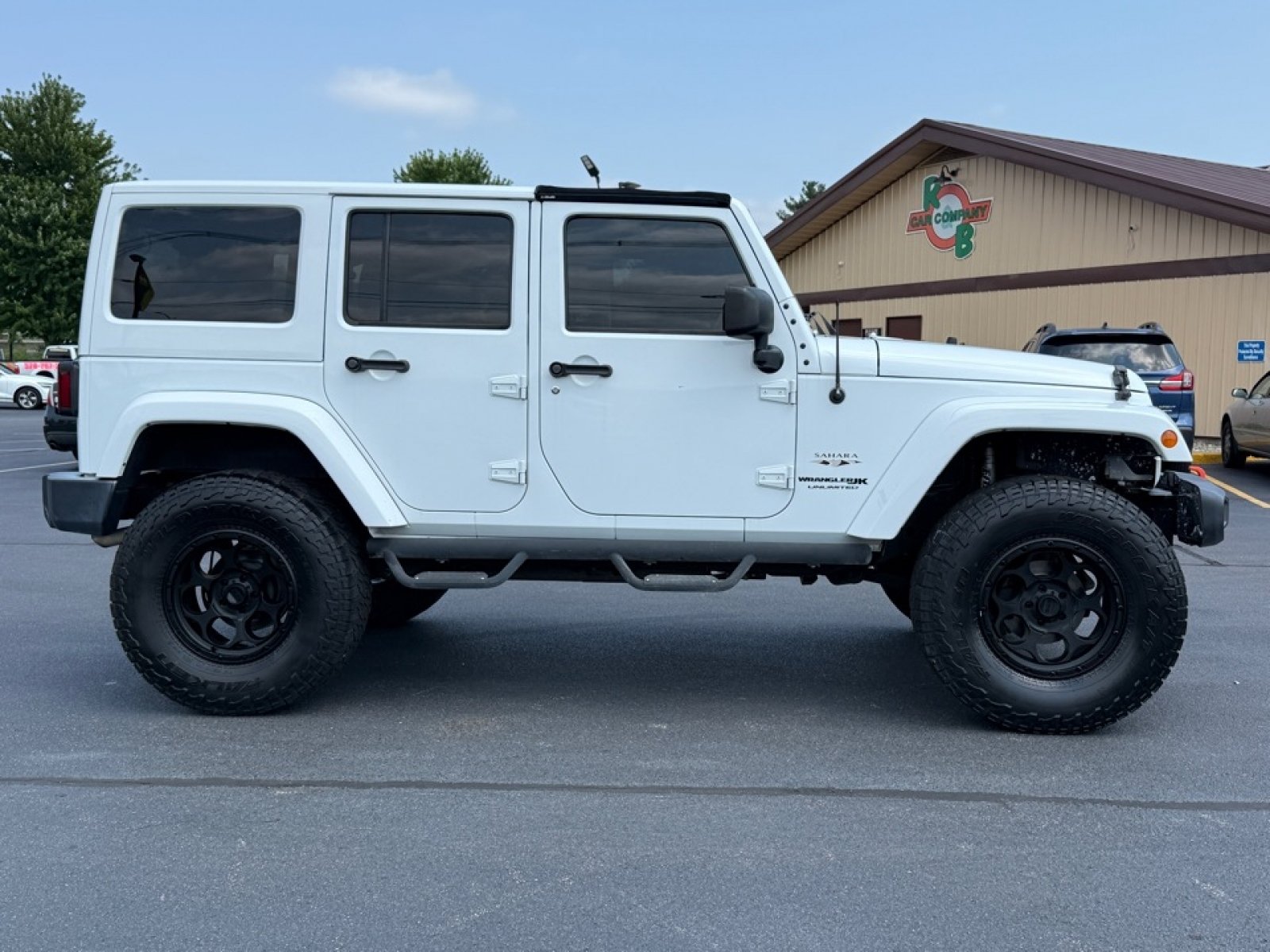 Used 2018 Jeep Wrangler Unlimited Sahara AWD/4WD image 9