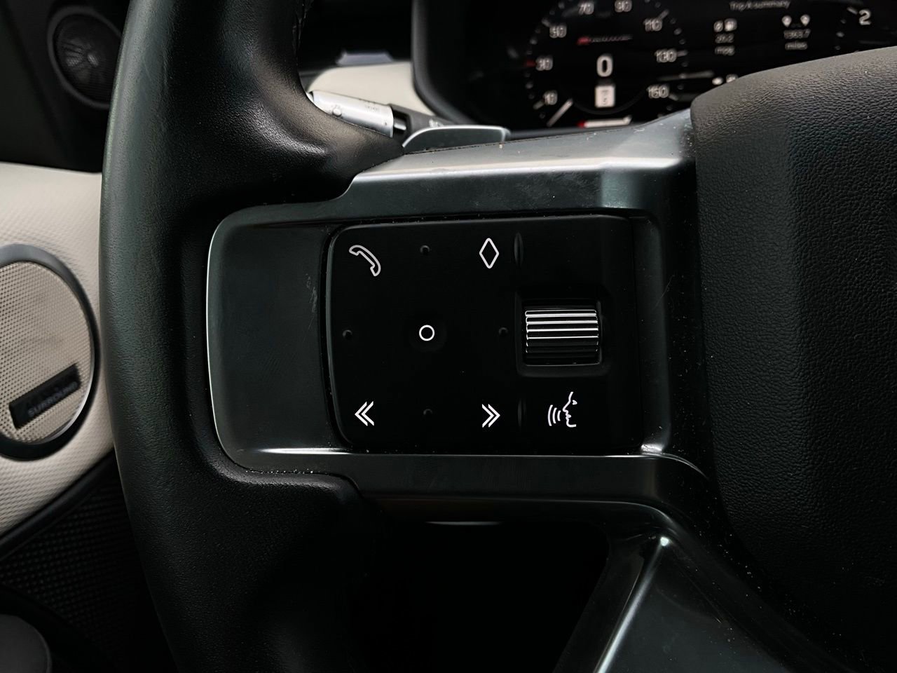 Used 2022 Land Rover Discovery S R-Dynamic image 40