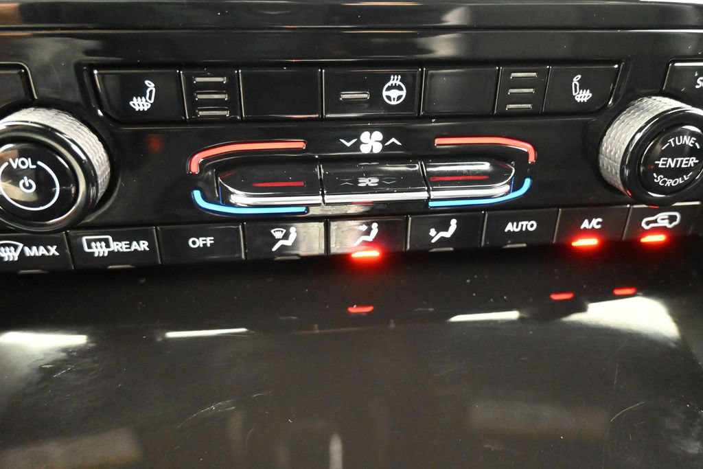 Used 2023 Jeep Grand Cherokee L Laredo AWD/4WD image 16